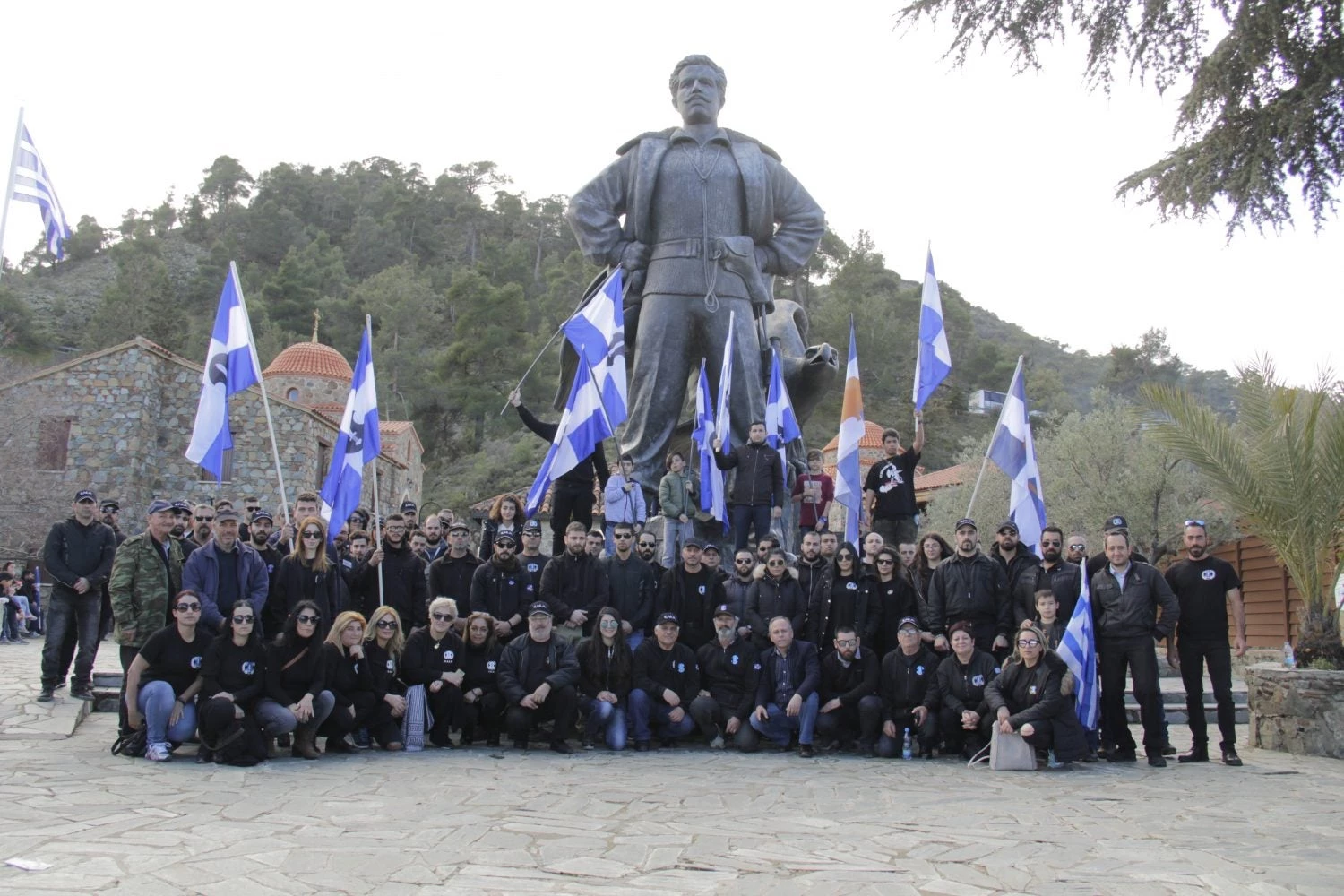 «Γρηγόρη ζεις, εσύ μας οδηγείς» – Συγκίνηση στο μνημόσυνο του Υπαρχηγού της ΕΟΚΑ Γρηγόρη Αυξεντίου